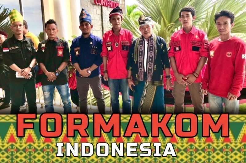 7 Tamalaki FORMAKOM dan Kader AMBA SULTRA Berpartisipasi Dalam Festival Liangkabori 2025 di Kabupaten Muna