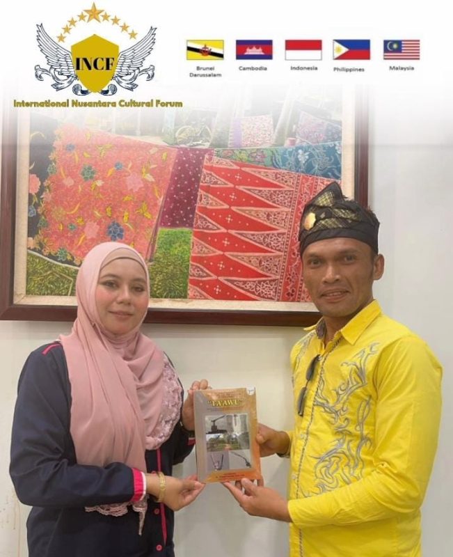 Diplomasi Budaya Antar Negara, Amba-Sultra Berikan Buku Ta’awu  Kepada Budayawan Melayu