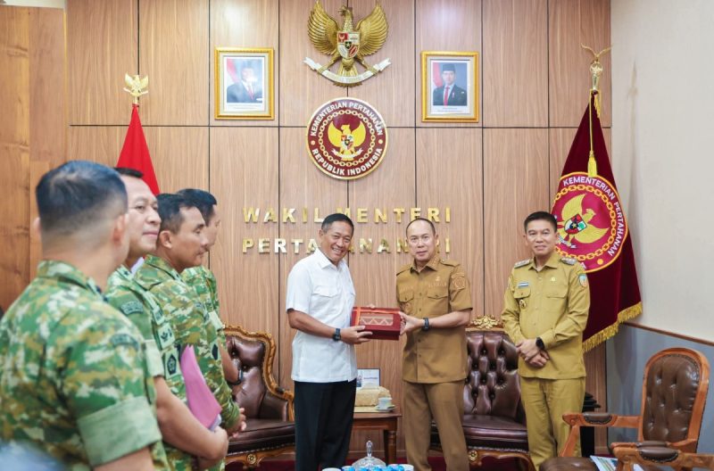 Bupati Konsel Dampingi Gurbenur Sultra Audiensi Dengan Wamenhan RI